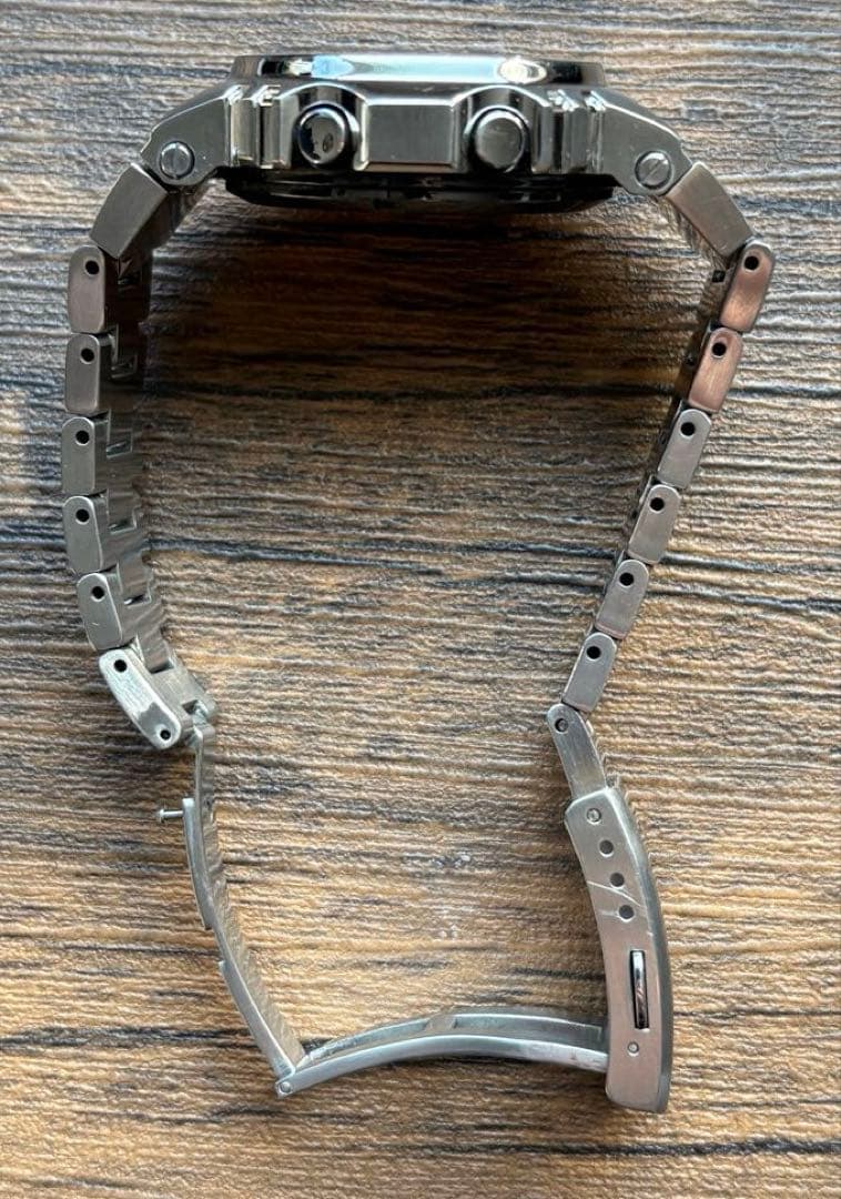 美品 G-SHOCK GMW-B5000D-1JF 電波ソーラー シルバー