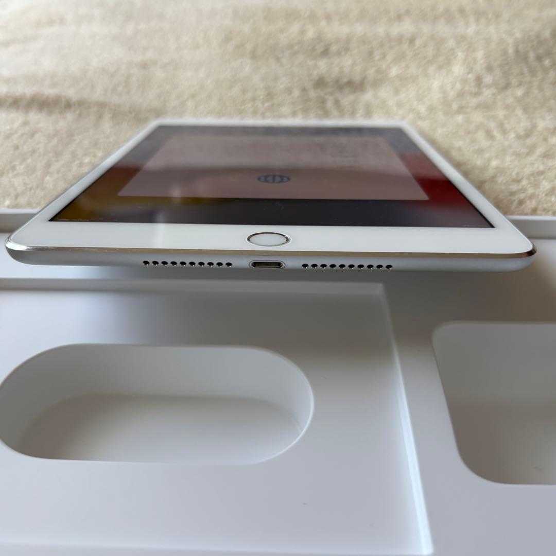 iPad mini 4 128GB Wi-Fi cellular シルバー