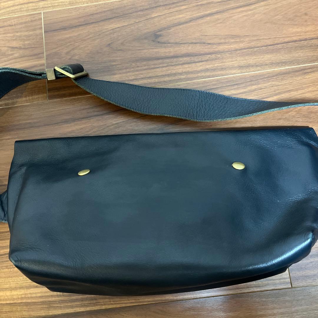 【本日限りお値下げ】Uni&coネイビーレザーメッセンジャーバッグ サイズS