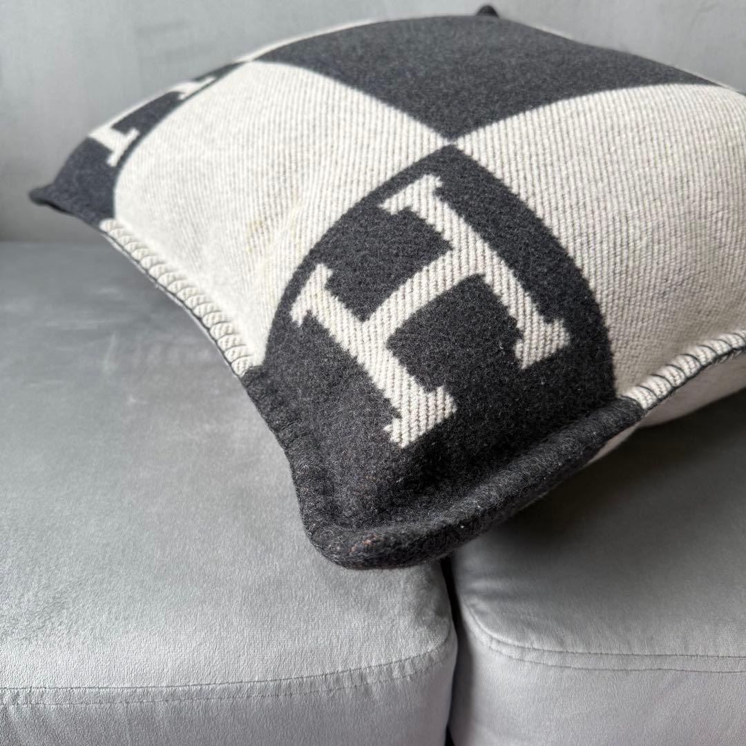 エルメス アヴァロン PM クッション エクリュxグリ・フォンセ カシミヤカバー