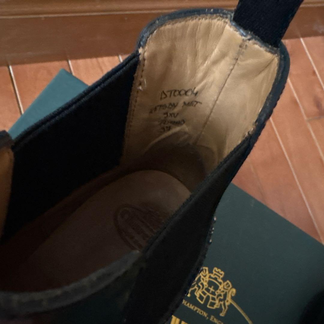 スタッズ付き黒レザーサイドゴアブーツ