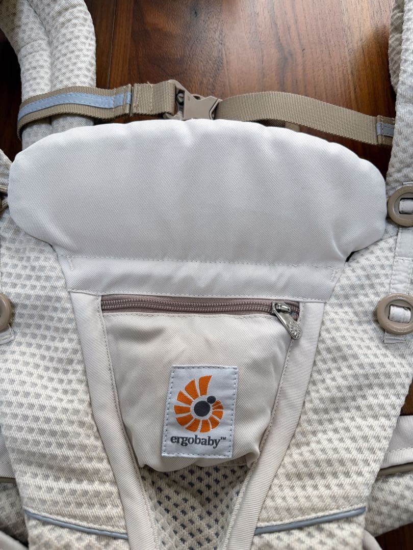 エルゴベビー オムニブリーズ　ベージュ　抱っこ紐