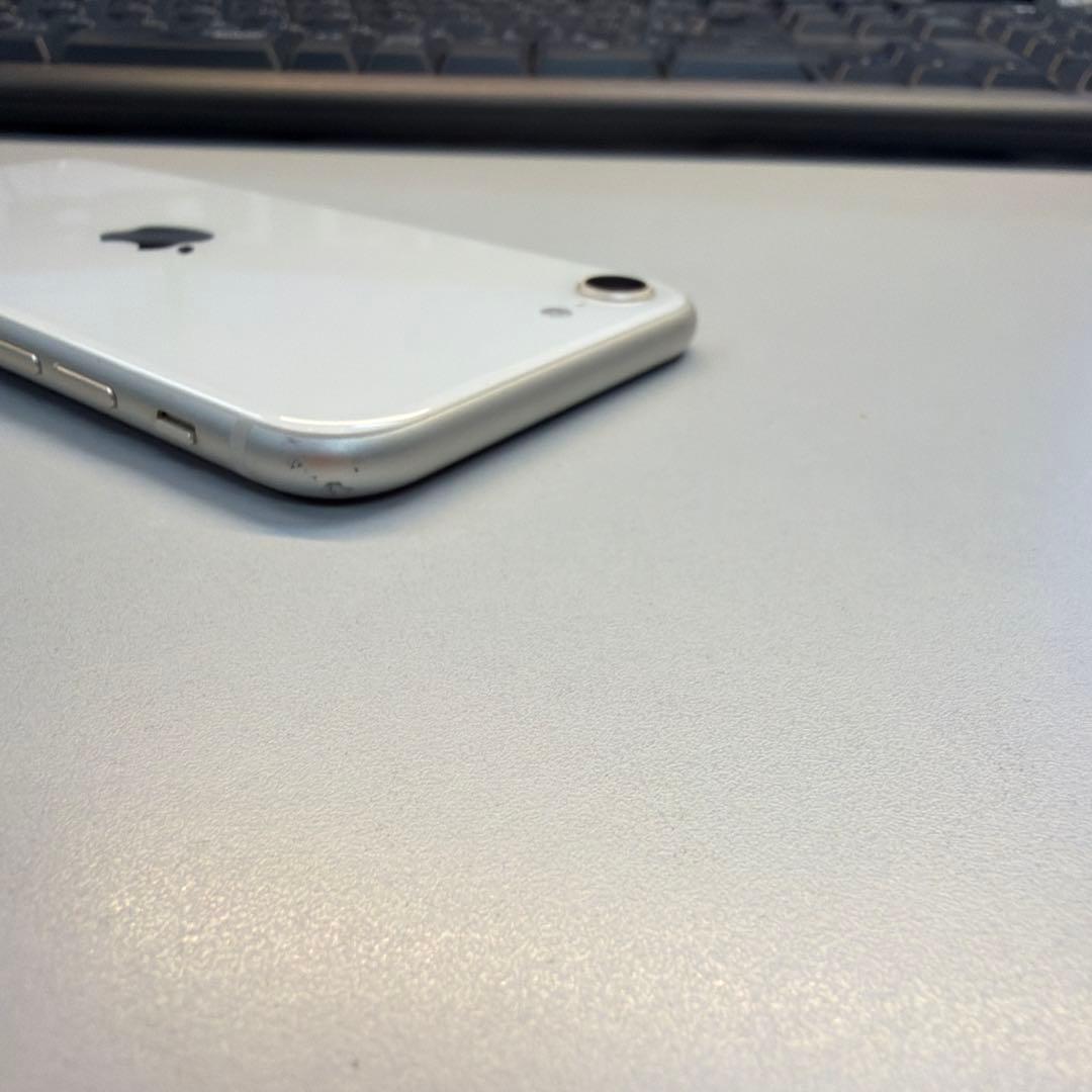 訳あり iPhone SE3 64GB スターライト 88% 本体湾曲