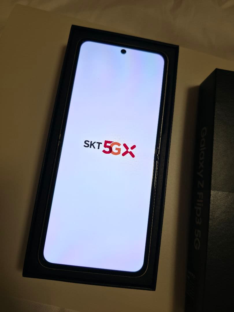 【韓国モデル・美品】 Samsung Galaxy Z Flip3 ホワイト本体