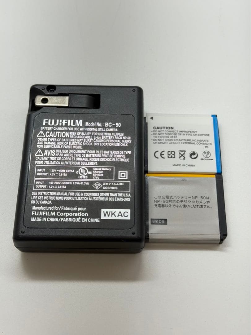 富士フイルム　FUJIFILM FinePix F100fd デジカメ