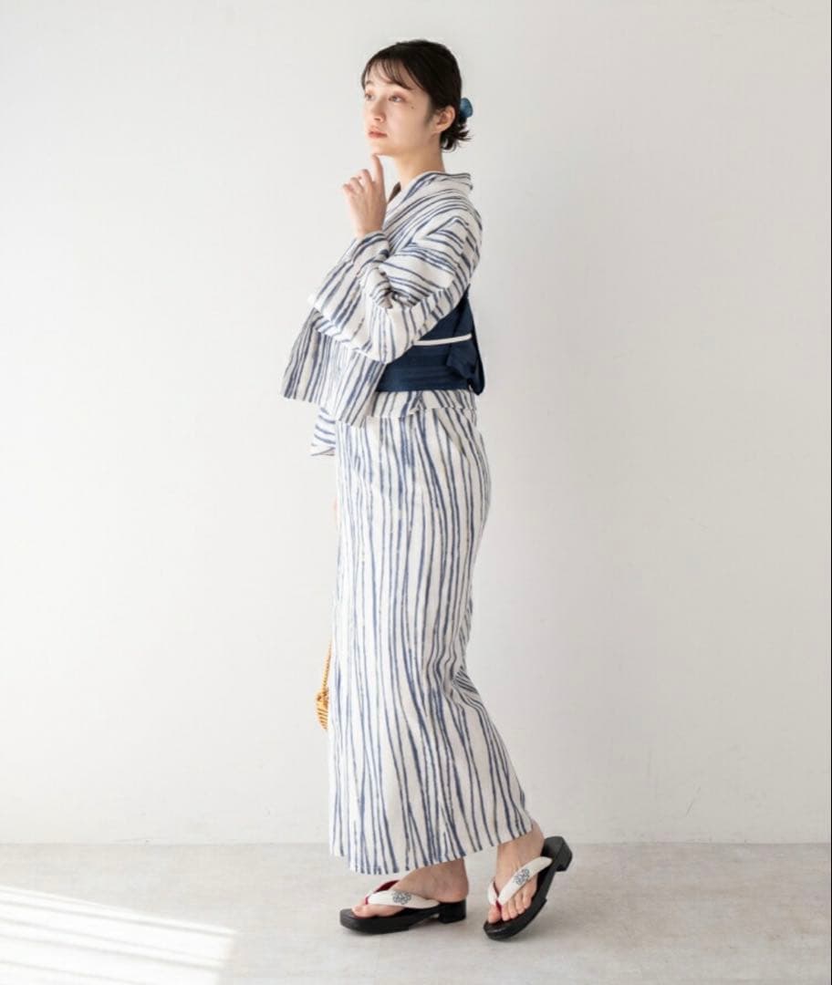 ゆかた館グレース『白と青のストライプデザインの浴衣・帯・下駄セット』