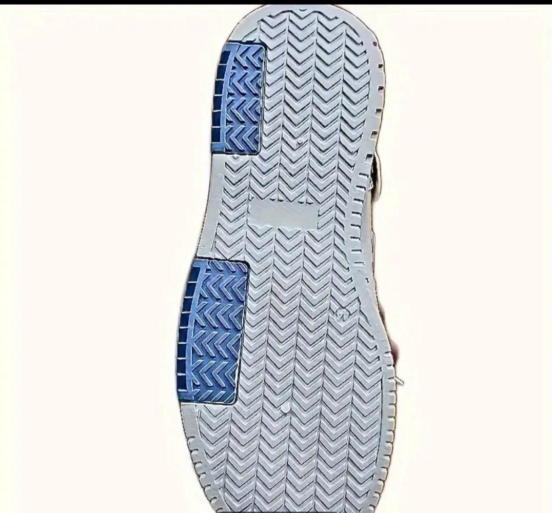 スポットスニーカー