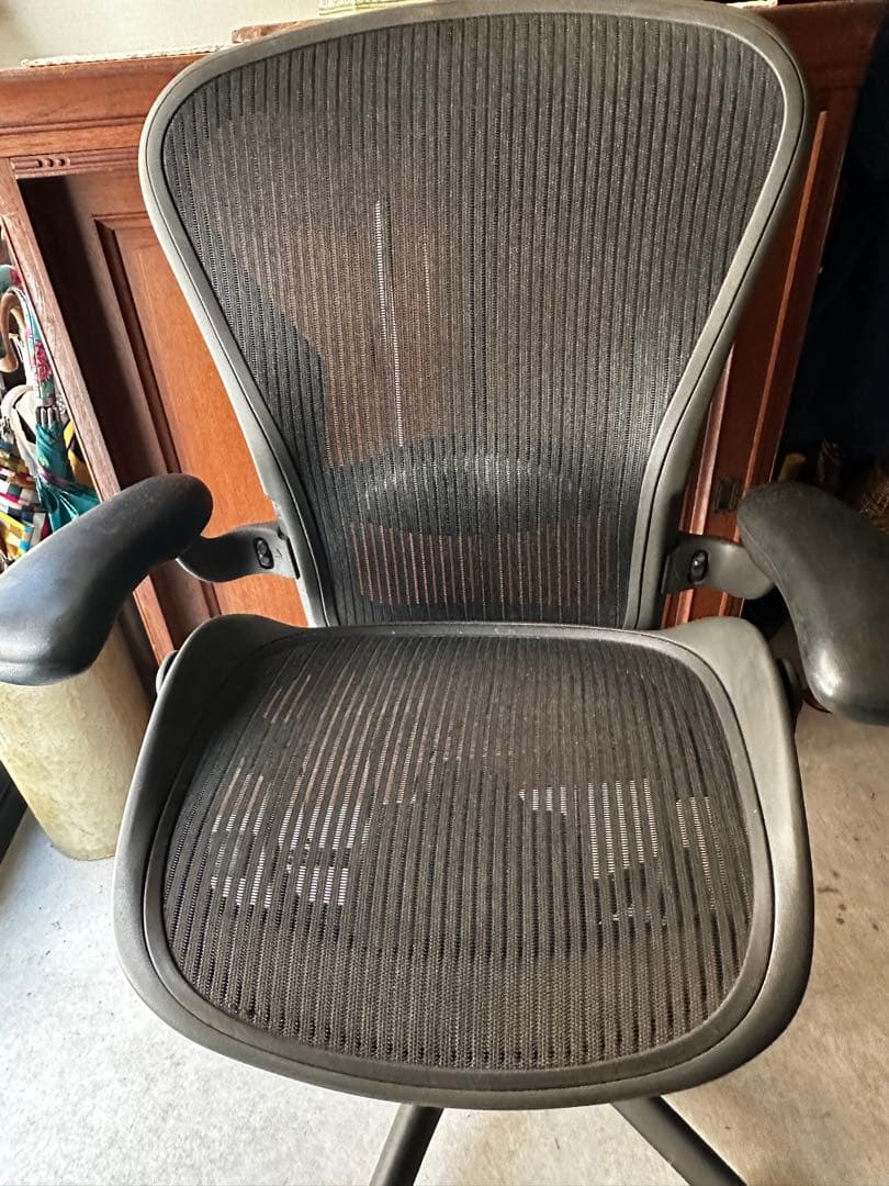 ハーマンミラー アーロンチェア USED