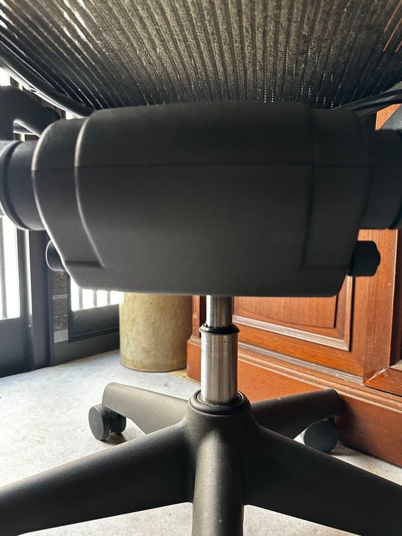 ハーマンミラー アーロンチェア USED