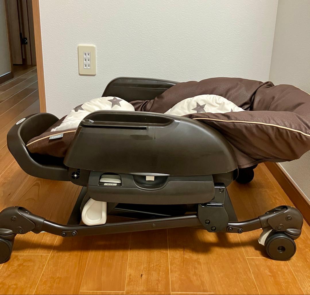 combiコンビ ネムリラ 4キャス オートスウィング ハイローチェア