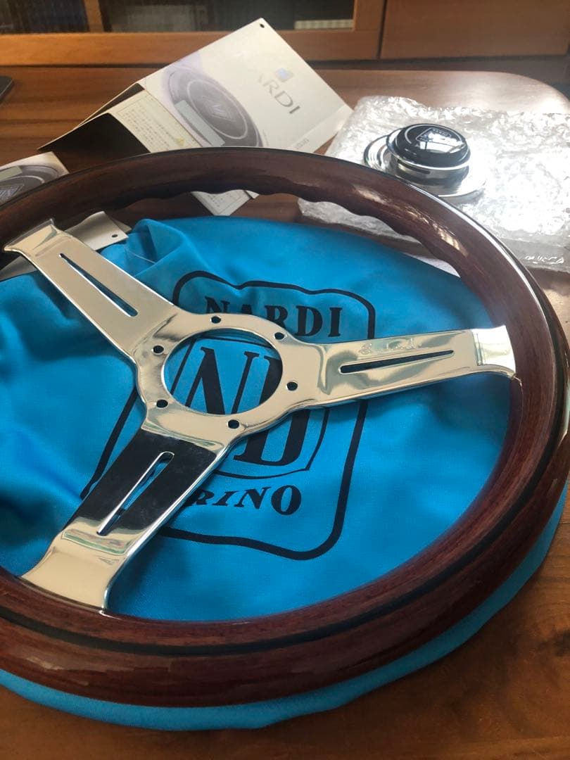 ナルディ　ハンドル　33パイ　ウッド　新品未使用