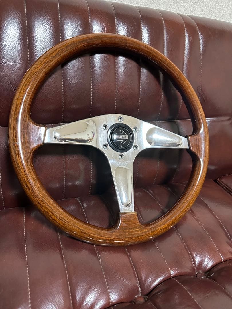 MOMO ウッドステアリング　ナルディ