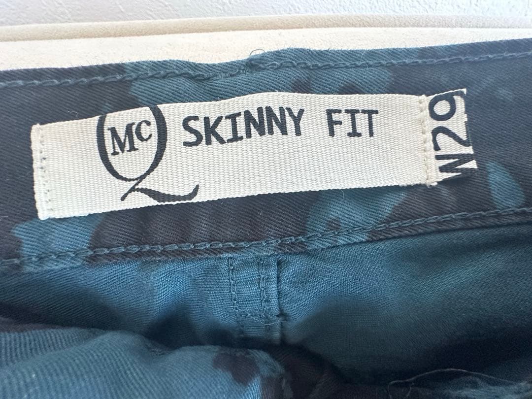 MCQ スキニーフィット ダークブルー カモフラージュパンツ W29