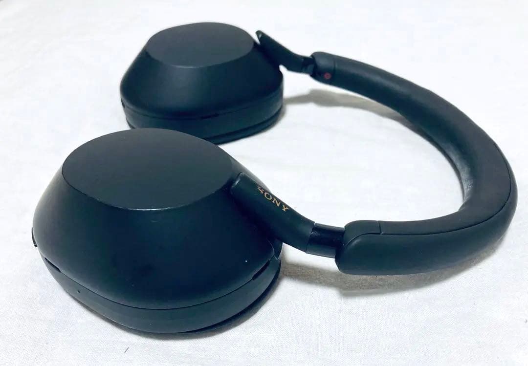 WH-1000XM5 ブラック ワイヤレスヘッドホン 収納ケース付