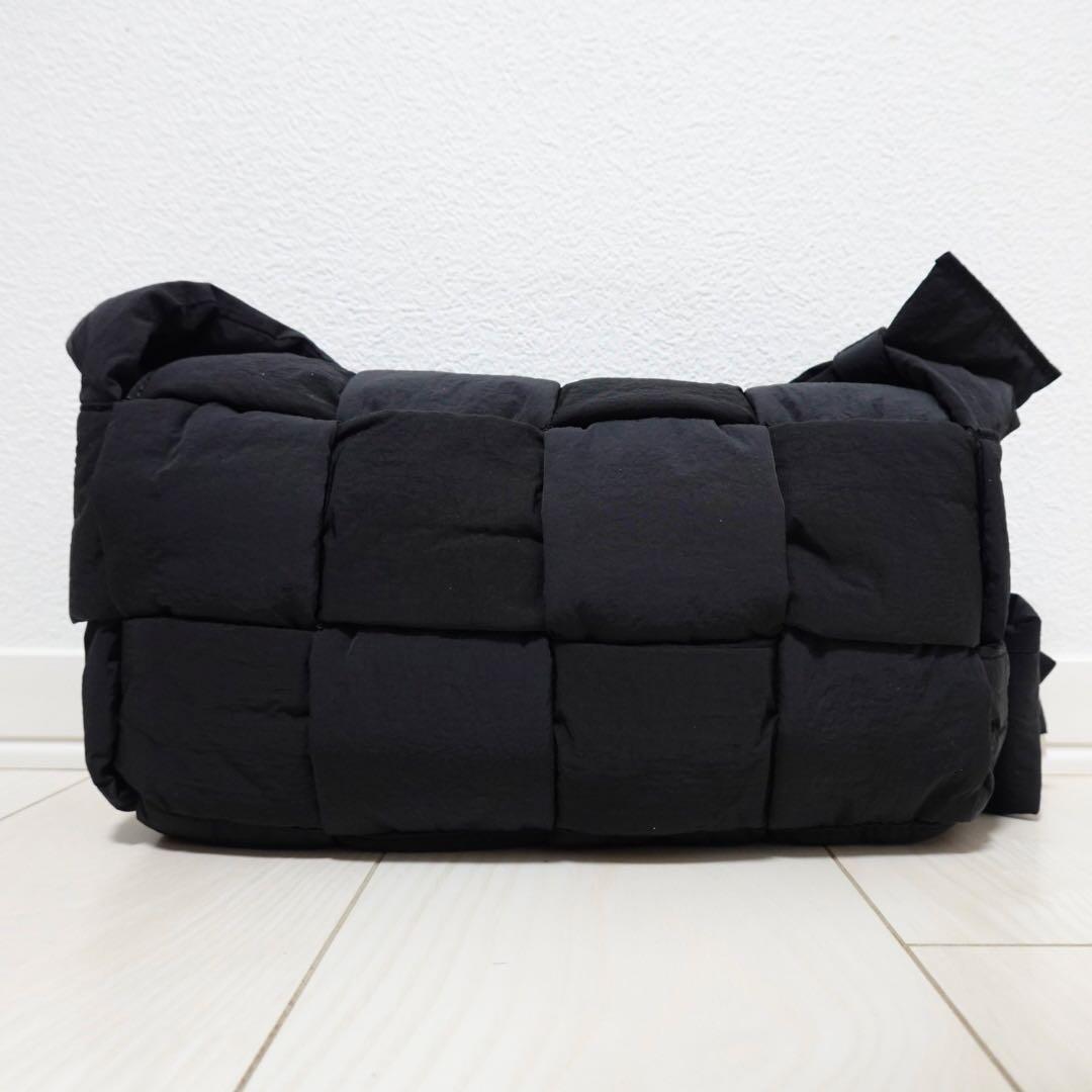 ボッテガヴェネタ パデッドテック カセット マキシイントレチャート　ブラック