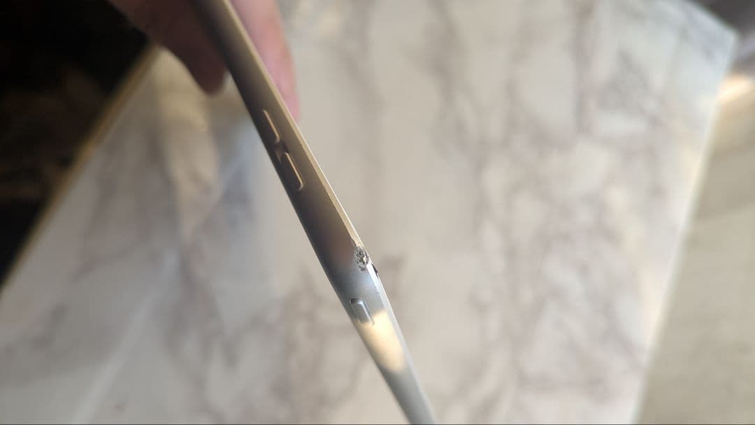 iPad第7世代32 GB キーボードと立てられるカバーもオマケします。