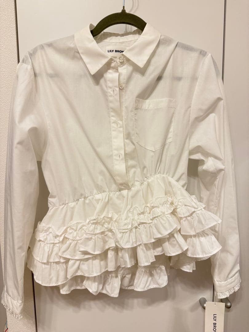 新品タグ付き　LILY BROWN ホイップフリルヘムブラウス　ホワイト