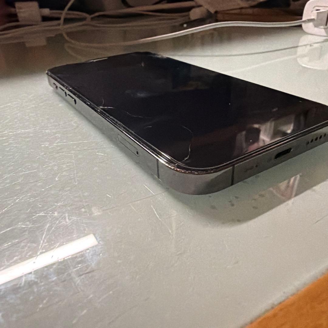 iPhone 12 Pro 256GB グラファイト 画面割れあり