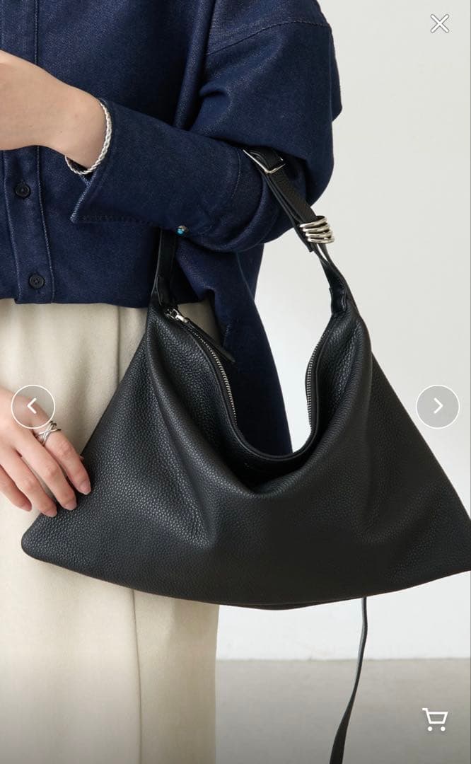 めめさま専用　スリムレザーショルダーバッグ　ブラック