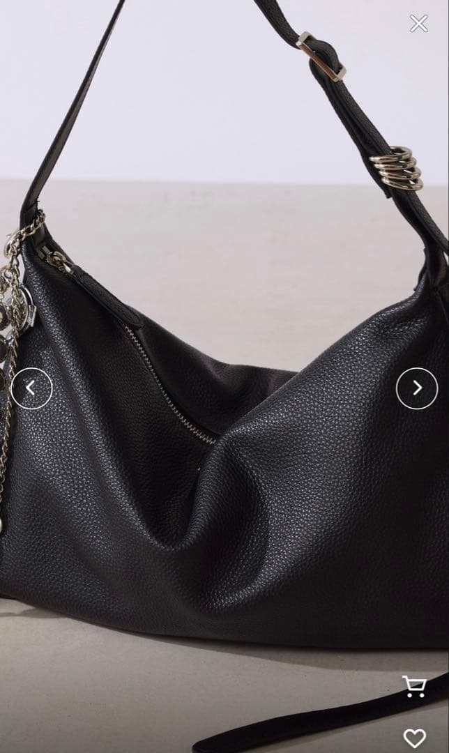 めめさま専用　スリムレザーショルダーバッグ　ブラック