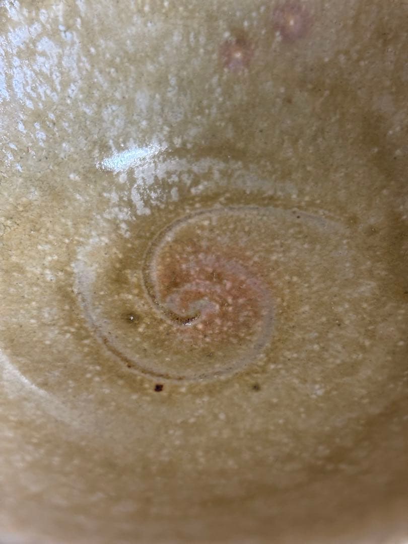 やまちゃん河井寛次郎作黄釉彫蓮弁文茶碗