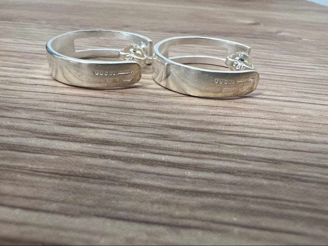 【値下げしました】GUCCI シルバーフープピアス　箱、収納袋付き
