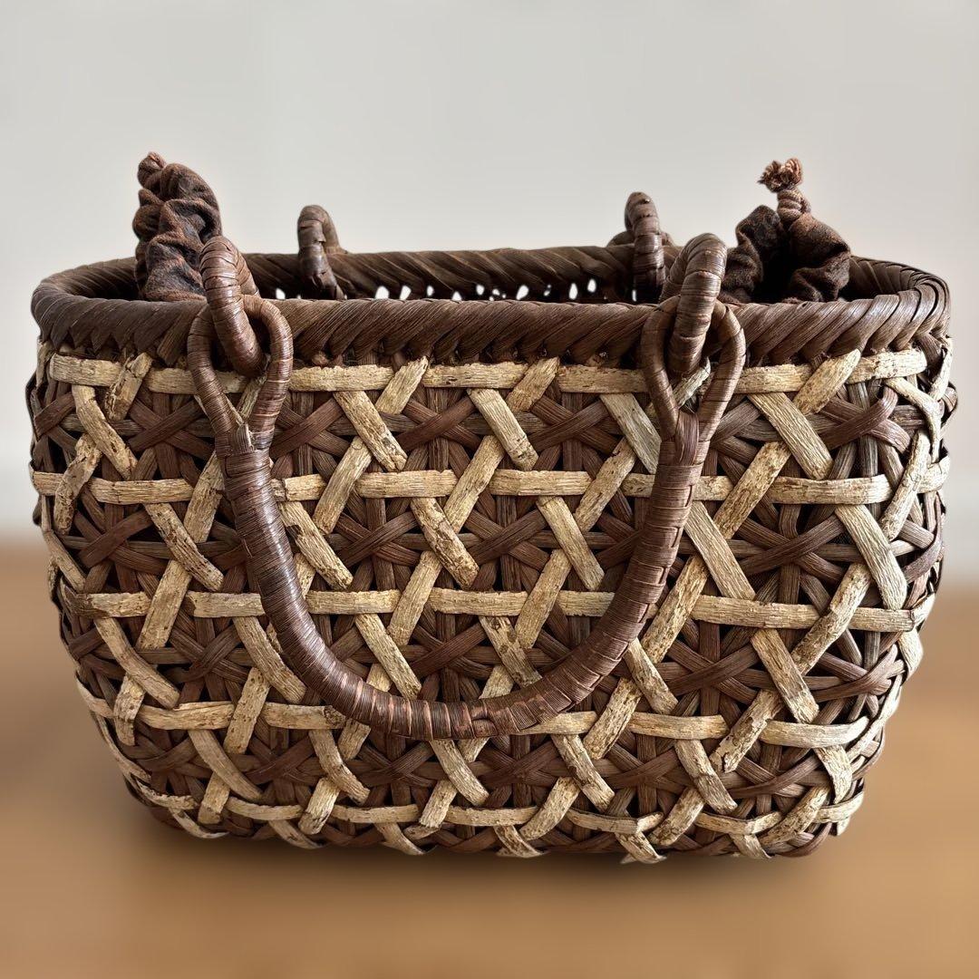 山葡萄カゴバッグ　丁寧な手仕事　柿渋染め中布巾着付き　菊花紋　籠目