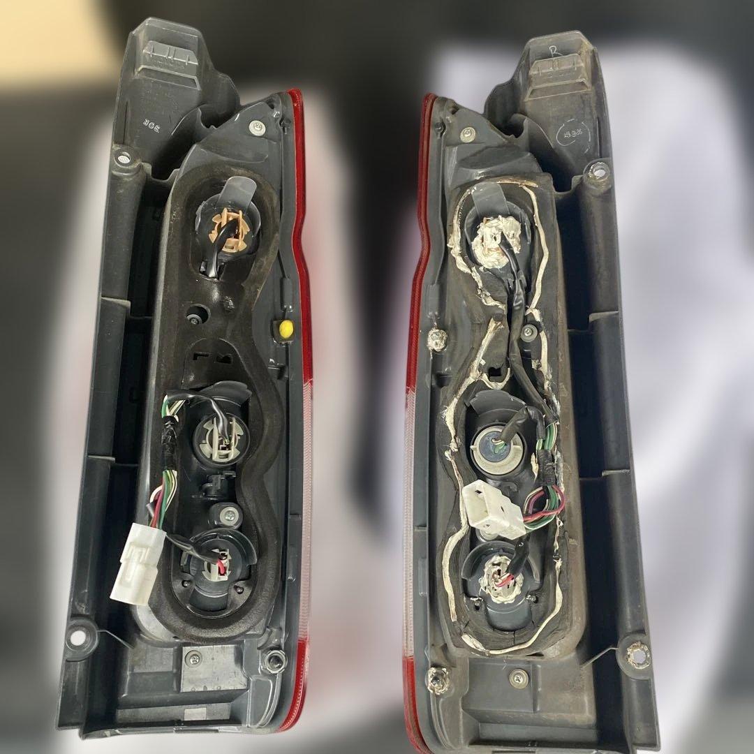 ハイエース純正テールランプ