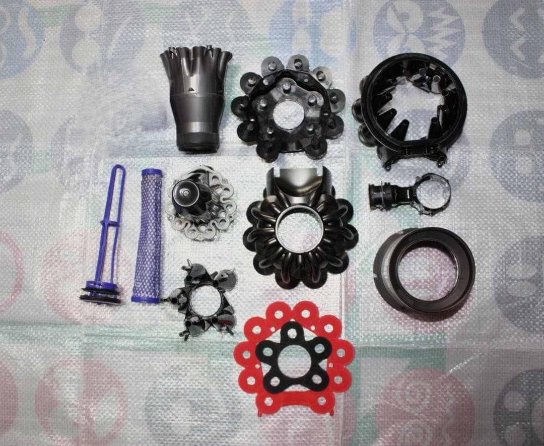 Dyson ダイソン コードレス掃除機 すぐに使えます‼️