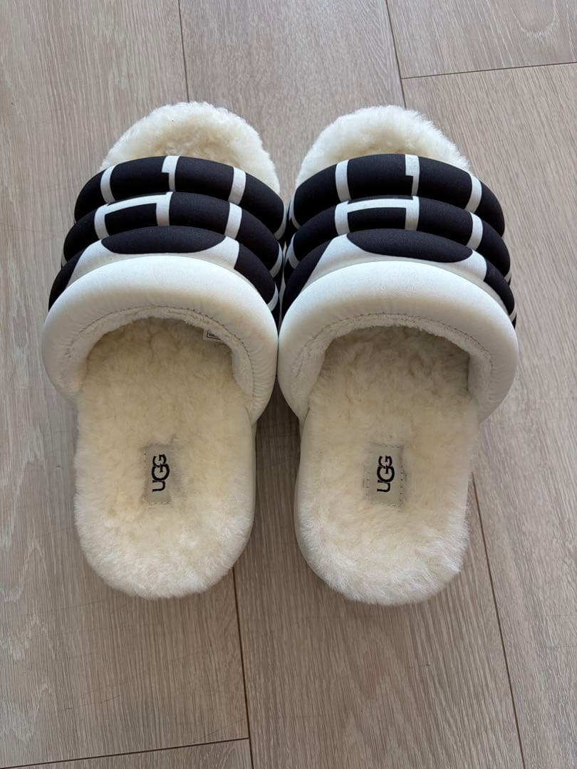 UGG アグ 厚底サンダル ムートンスリッパ