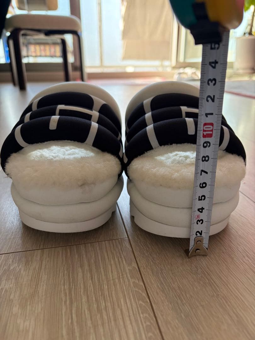 UGG アグ 厚底サンダル ムートンスリッパ
