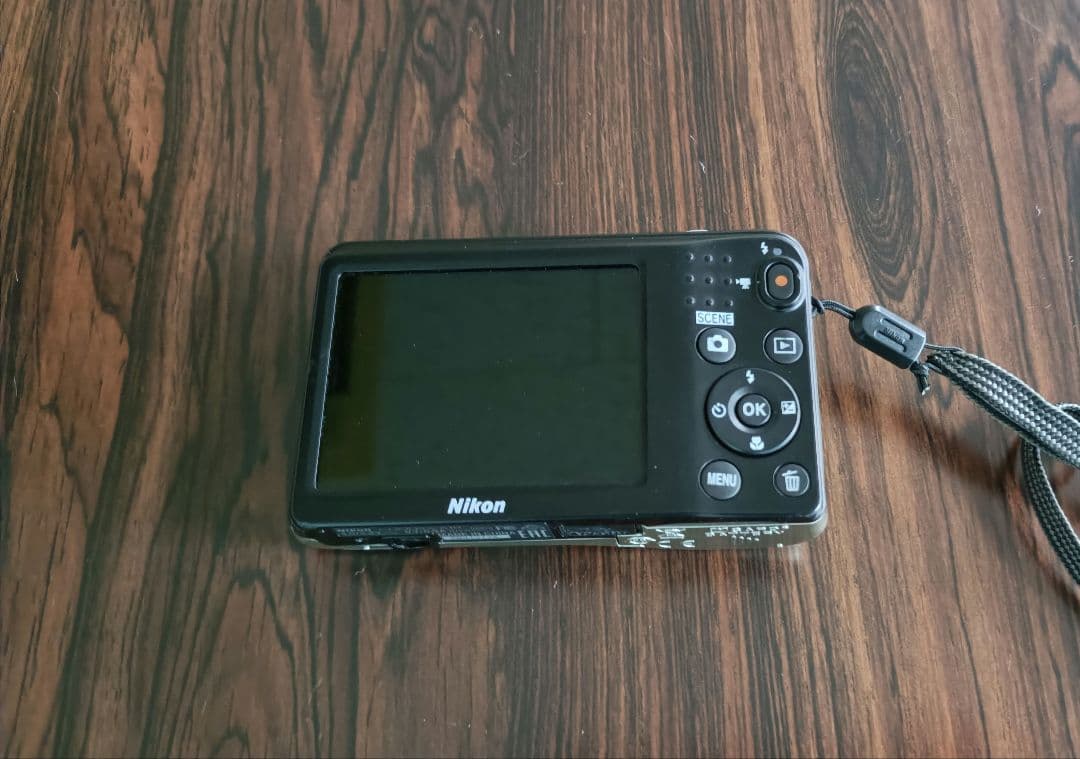 Nikon COOLPIX A10 シルバー コンパクトカメラ