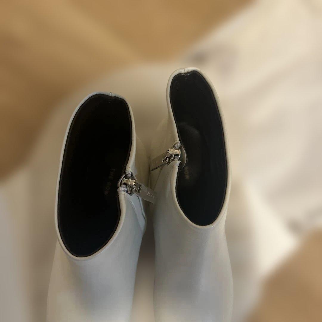 再値下げTHE ROW ホワイト ポインテッドトゥ Coco37