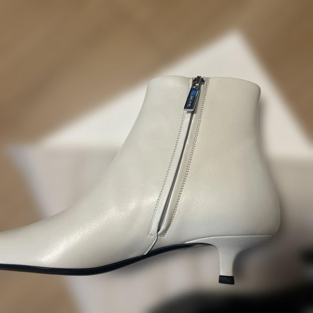 再値下げTHE ROW ホワイト ポインテッドトゥ Coco37