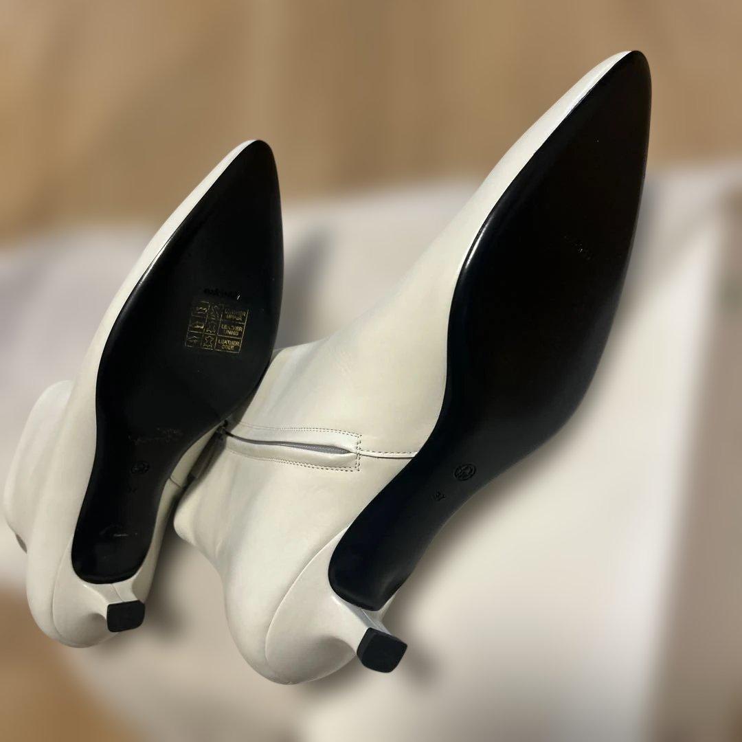 再値下げTHE ROW ホワイト ポインテッドトゥ Coco37