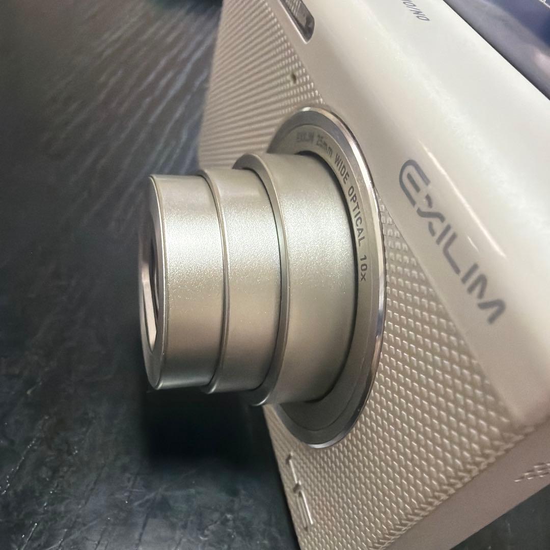 美品 カシオ EXILIM EX-ZR70WE ホワイト