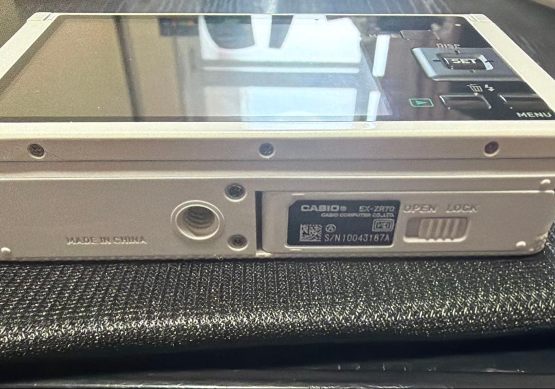 美品 カシオ EXILIM EX-ZR70WE ホワイト
