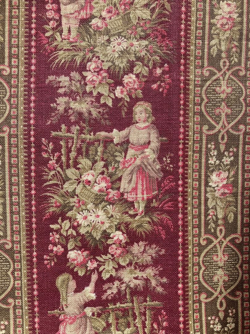 1900年代初頭頃　レア　ボルドー色の花摘みの少女の綿布　フランスアンティーク