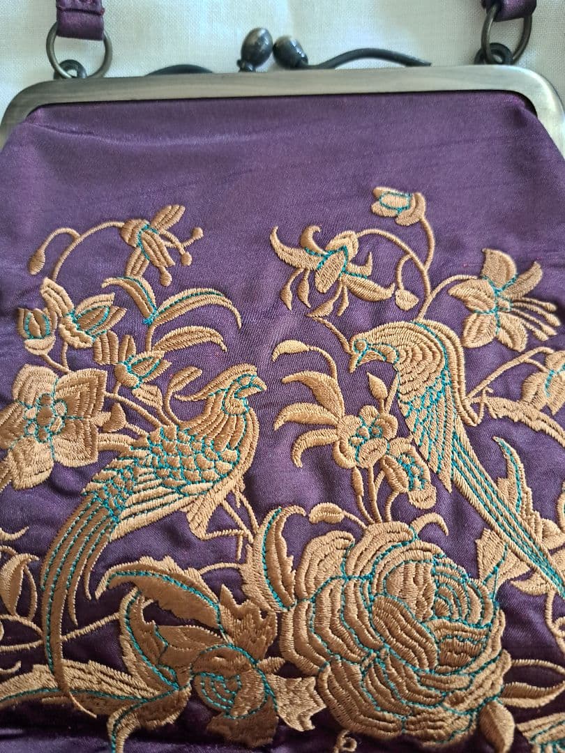 茶色(赤紫)の袋物刺繍バッグと小物刺繍バックセット