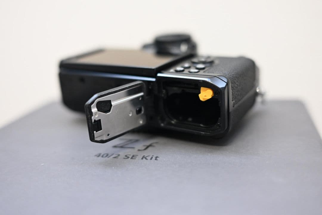 Nikon Z f ボディブラック【シャッター数約3万／おまけ多】