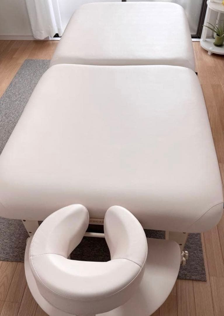 フォンタナベネチア　マッサージ　エステベッド