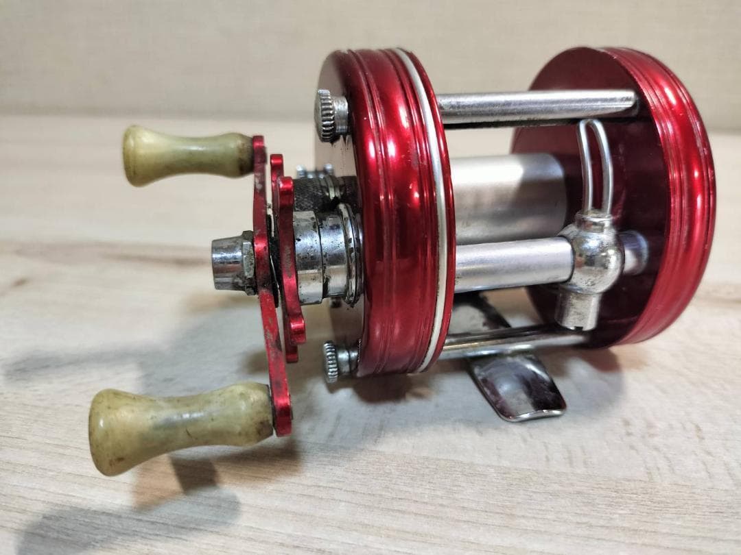 ★アブガルシア　アンバサダー5000C　ビンテージ　リール　赤＃00