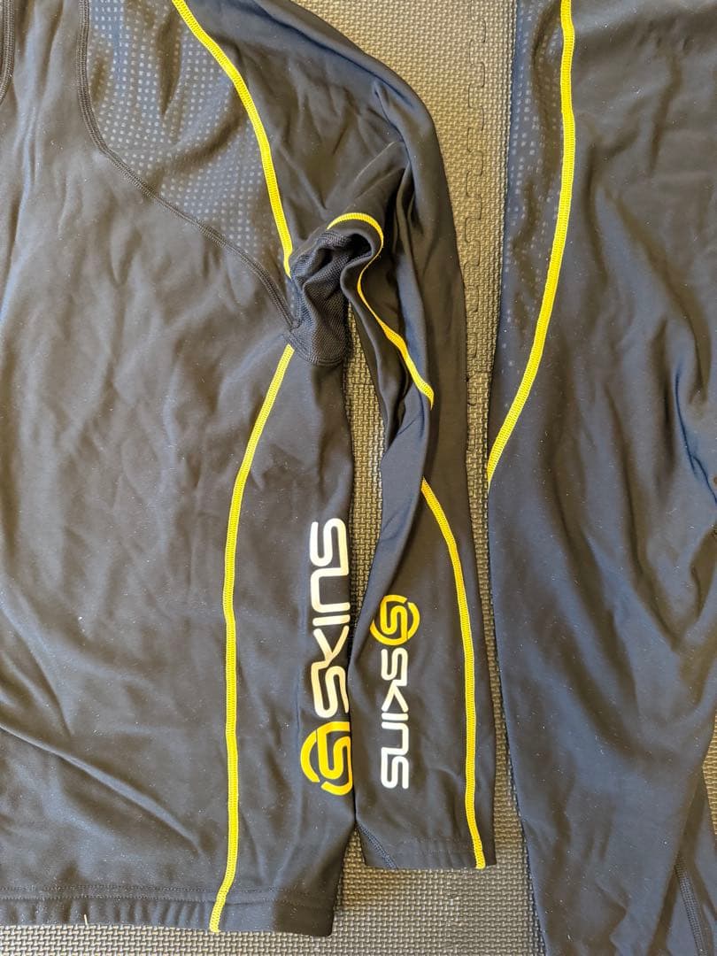 SKINS A200 コンプレッションウェア Lサイズ ハーフジップ 上下セット