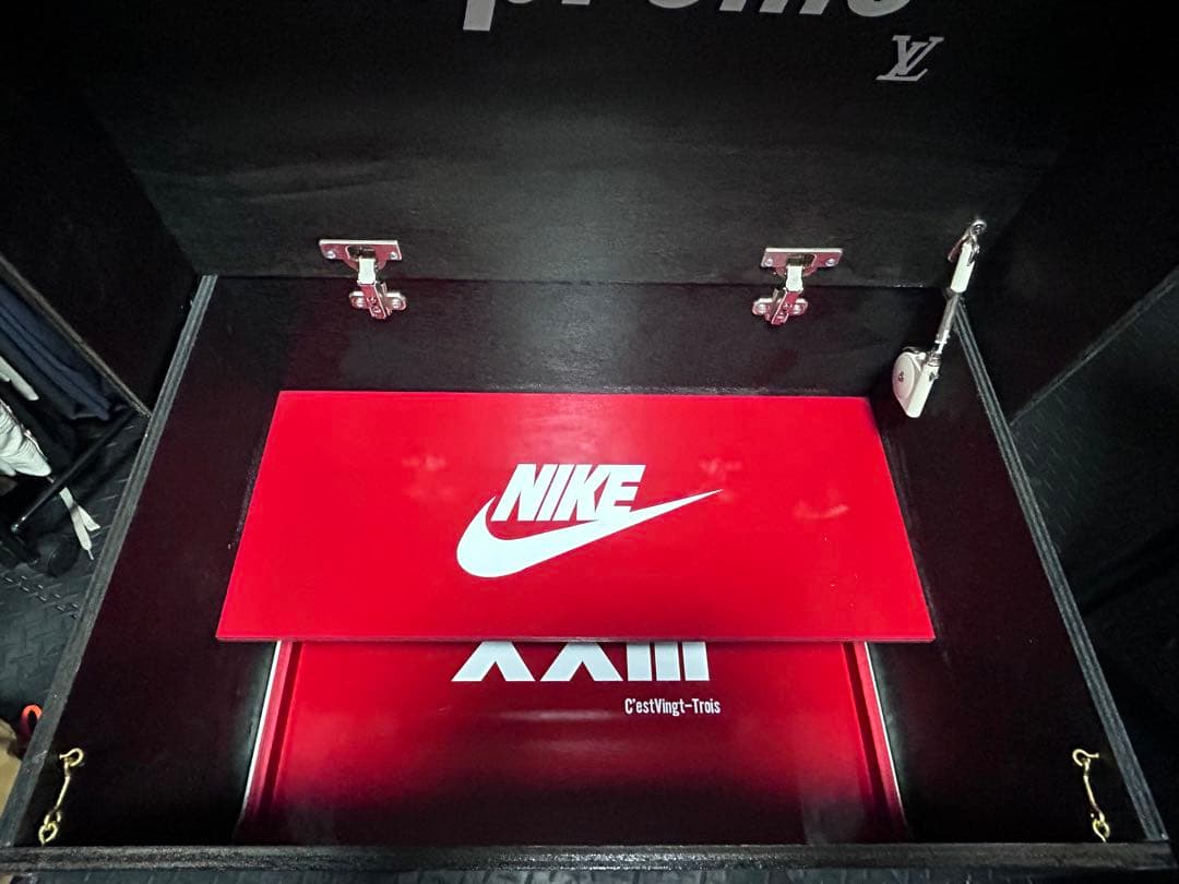 巨大スニーカーボックス　シューズボックス　インテリア　収納