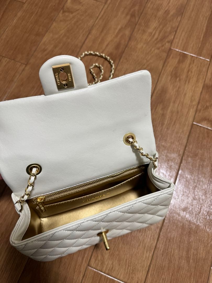 ホワイト キルティング ショルダーバッグ