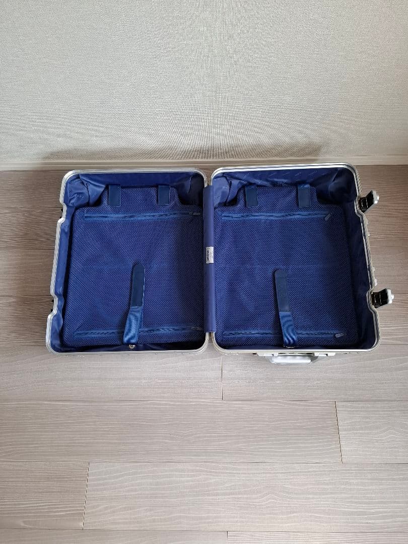 リモワ「トパーズ」48L 4輪シルバー