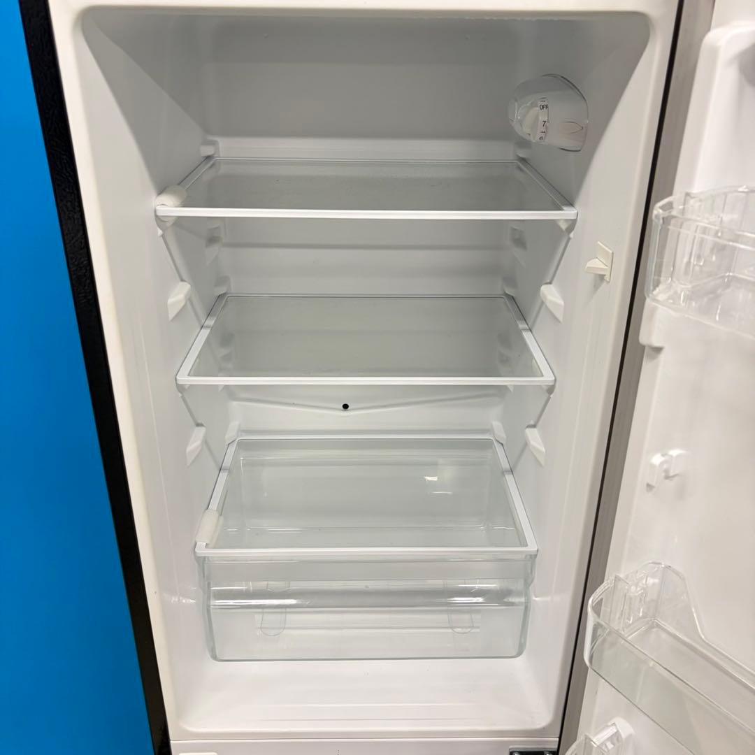 607 極美品　冷蔵庫　200L弱　一人暮らし　右開き　スリムデザイン　格安