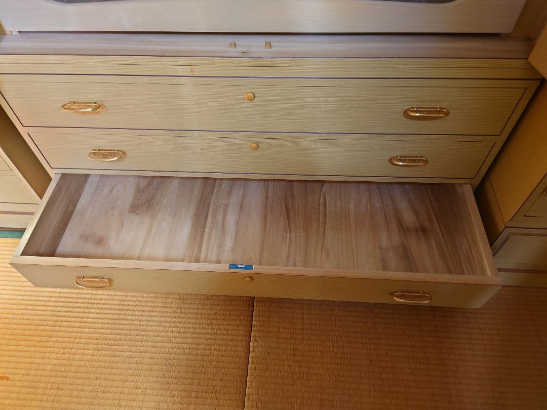 木製箪笥 花柄装飾