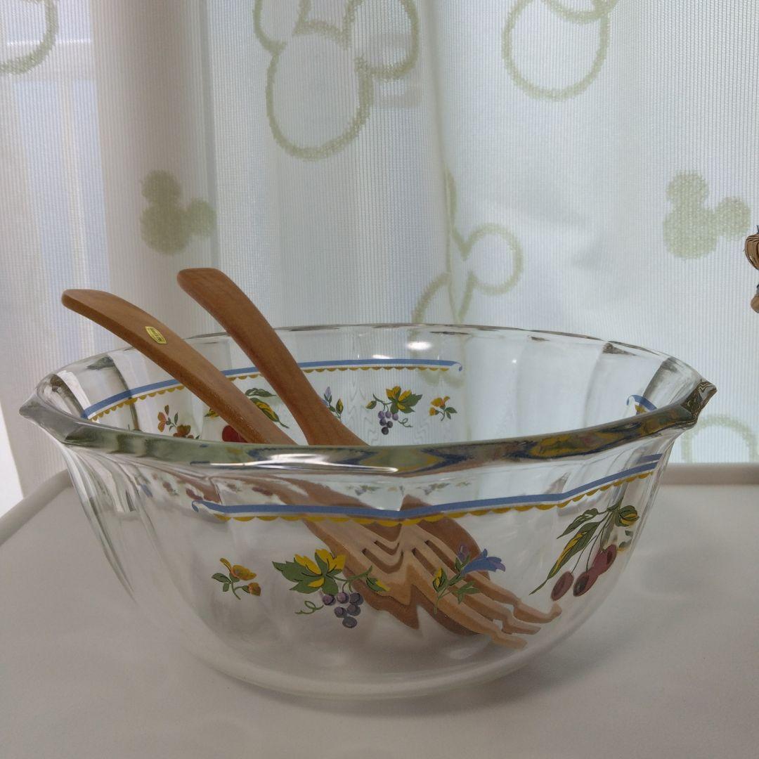 【PYREX パイレックス】耐熱ガラスボールとラタンのバスケット