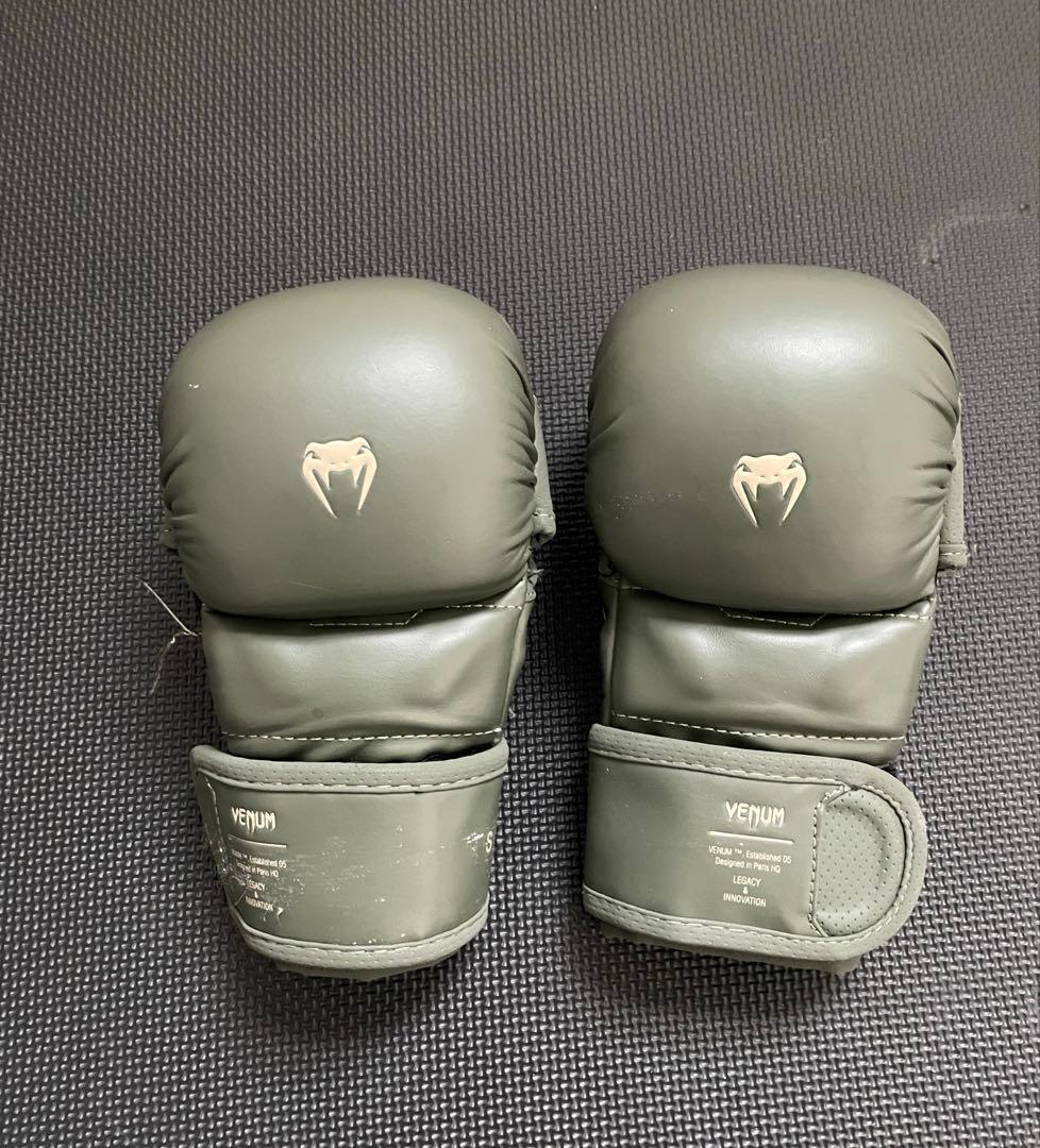 venum MMAスパーリンググローブ